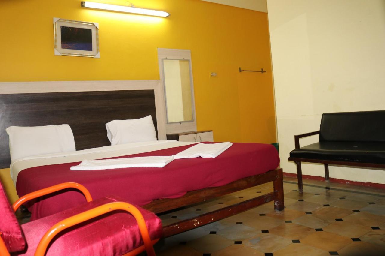 Hotel Siva Sakthi Tiruvannāmalai Buitenkant foto