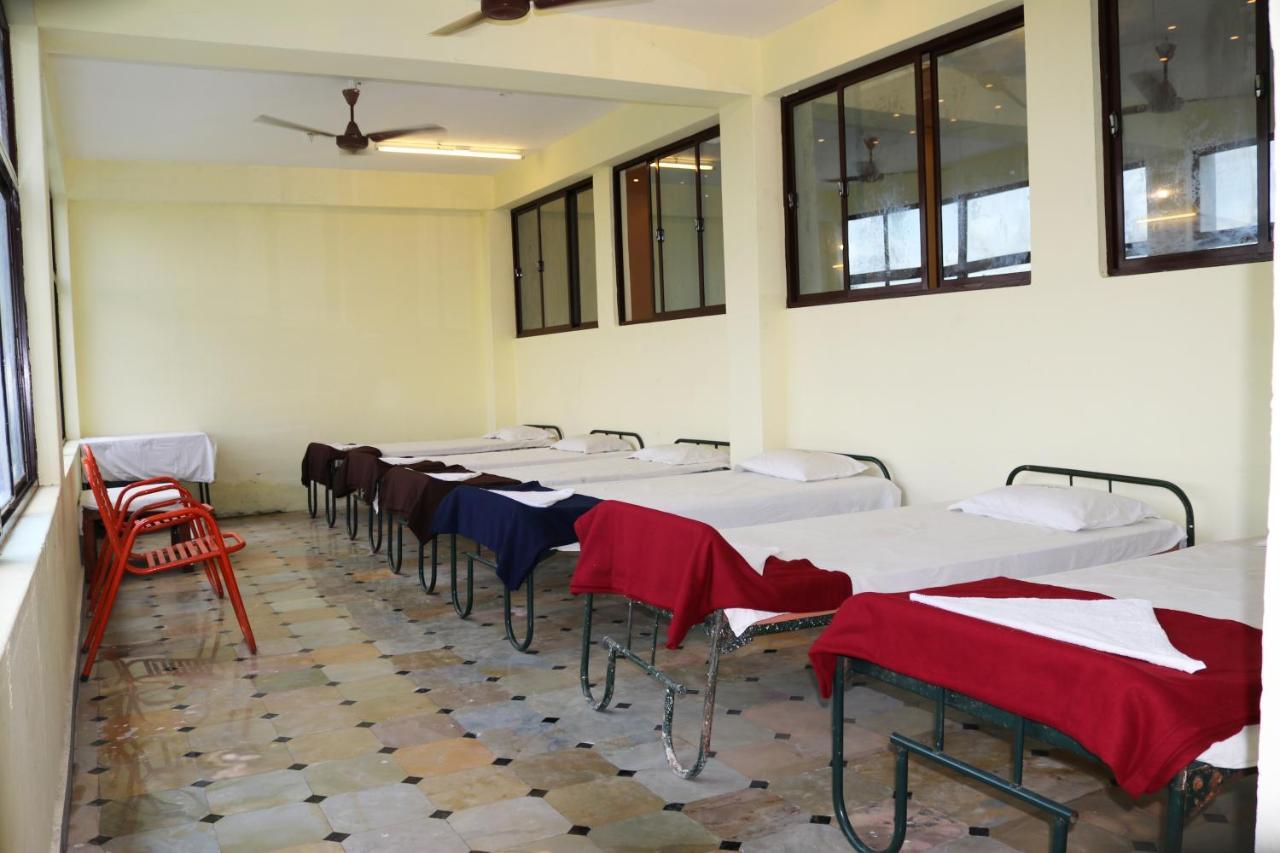 Hotel Siva Sakthi Tiruvannāmalai Buitenkant foto