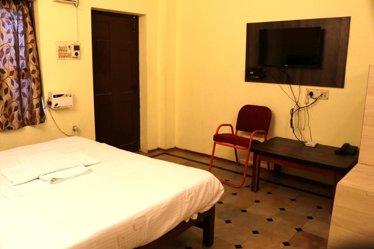 Hotel Siva Sakthi Tiruvannāmalai Buitenkant foto