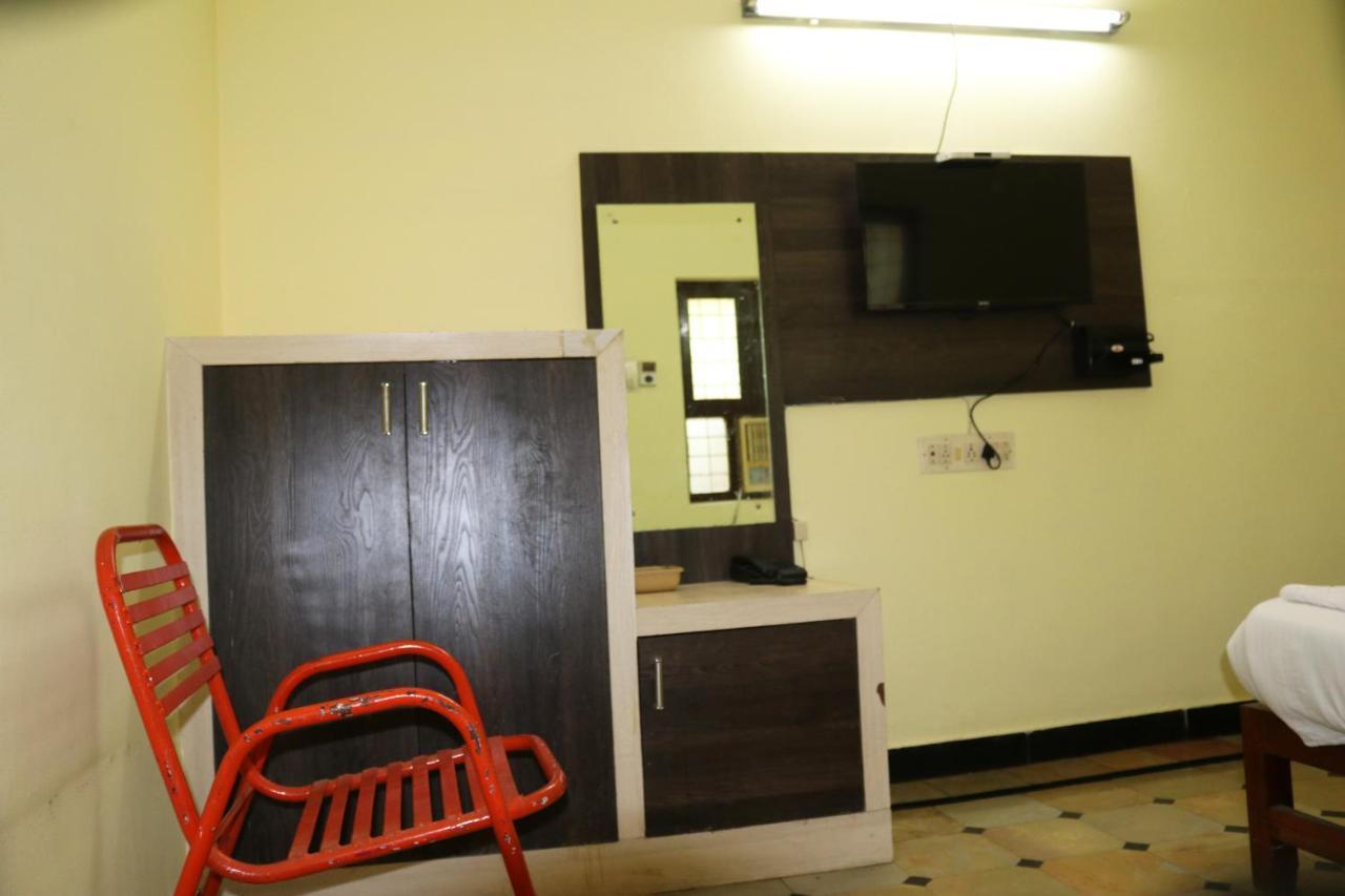 Hotel Siva Sakthi Tiruvannāmalai Buitenkant foto