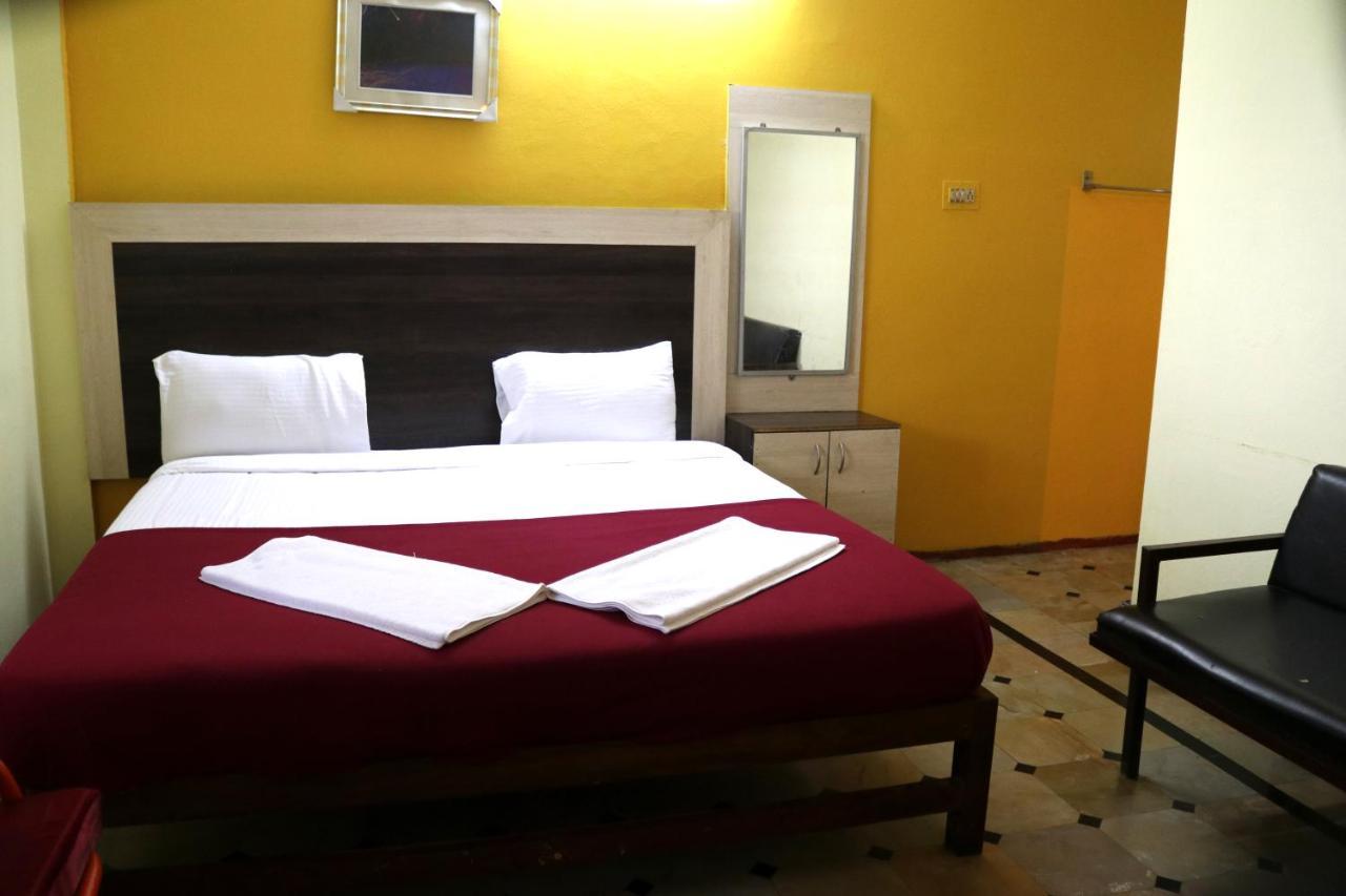 Hotel Siva Sakthi Tiruvannāmalai Buitenkant foto