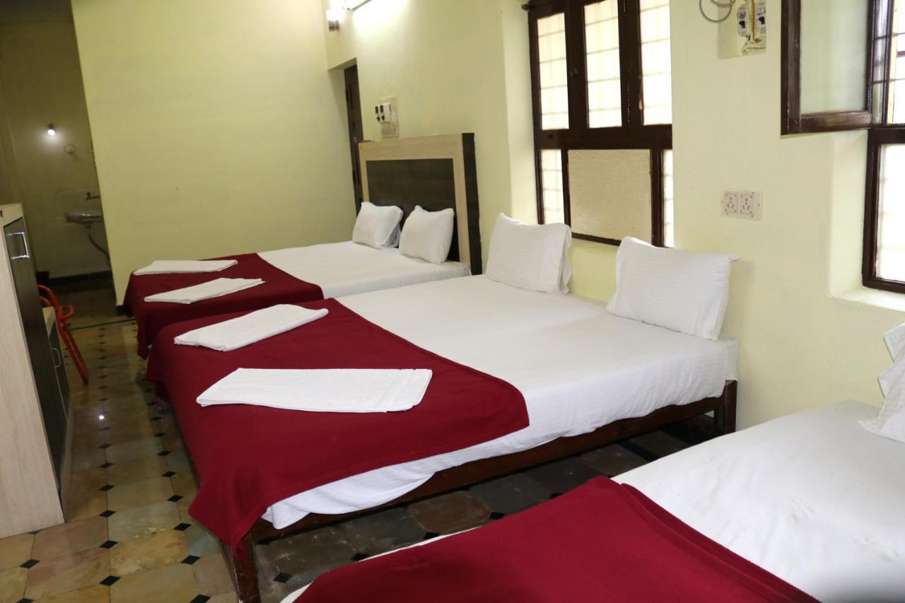 Hotel Siva Sakthi Tiruvannāmalai Buitenkant foto