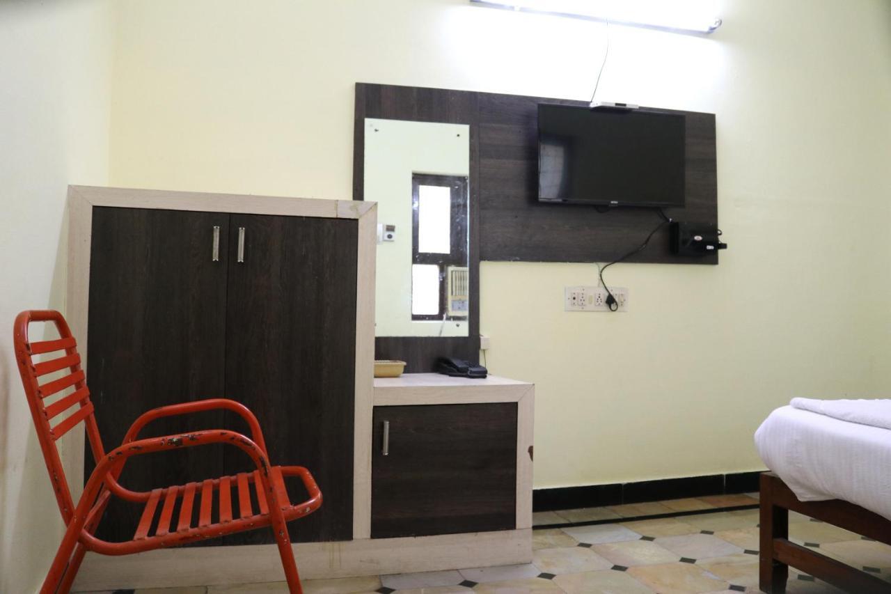 Hotel Siva Sakthi Tiruvannāmalai Buitenkant foto