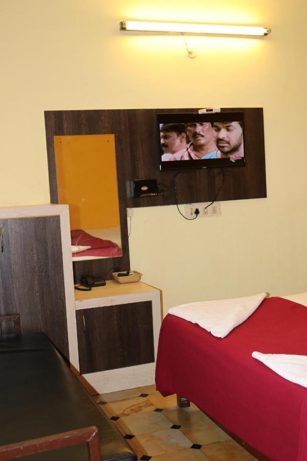 Hotel Siva Sakthi Tiruvannāmalai Buitenkant foto