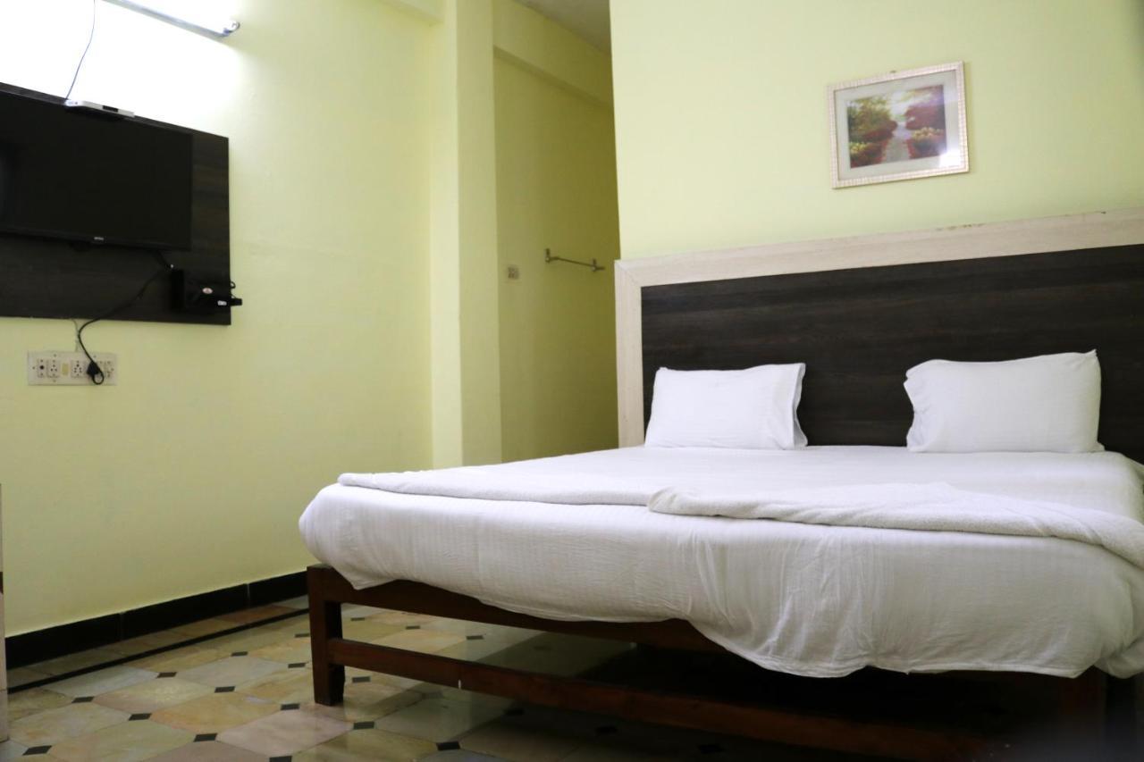 Hotel Siva Sakthi Tiruvannāmalai Buitenkant foto