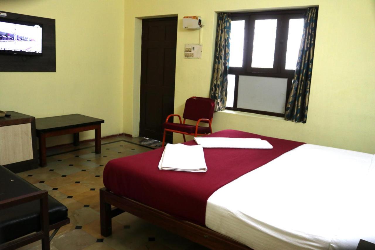 Hotel Siva Sakthi Tiruvannāmalai Buitenkant foto