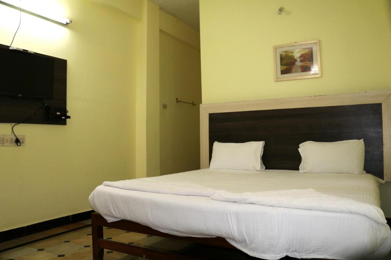 Hotel Siva Sakthi Tiruvannāmalai Buitenkant foto