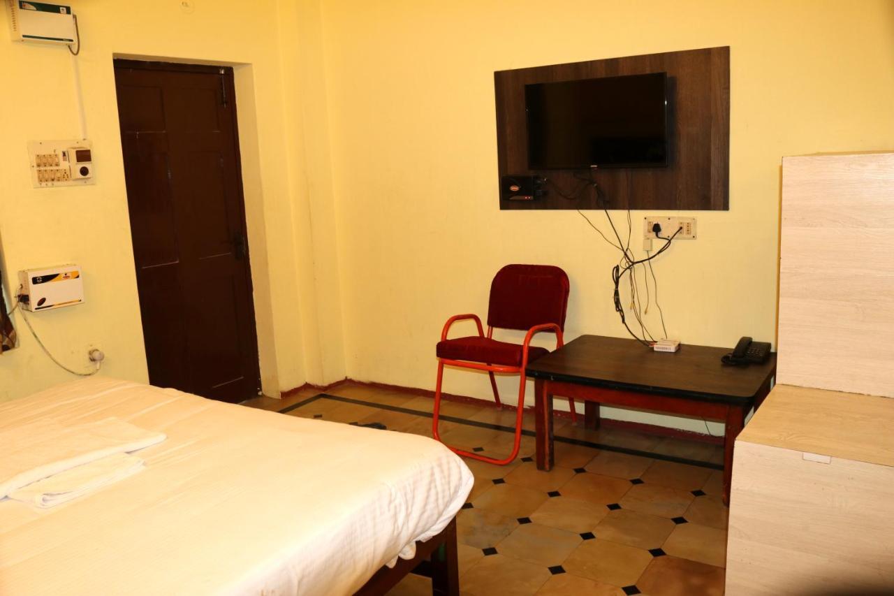 Hotel Siva Sakthi Tiruvannāmalai Buitenkant foto